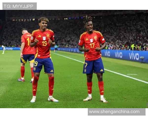 年轻足球明星球员崭露头角引领未来足球潮流的崭新篇章 年轻足球明星球员崭露头角引领未来足球潮流的崭新篇章